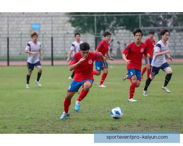 足球冠军争夺战：顶级球队竞争激烈，精彩瞬间层出不穷，表现值得关注。